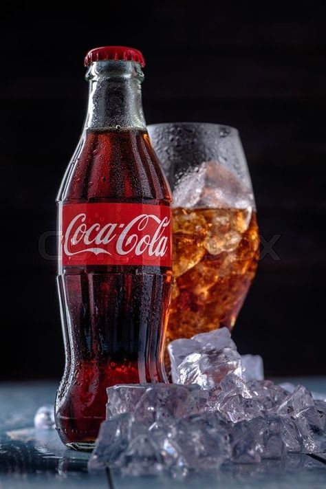 Coco Cola Aesthetic, Soft Drinks Photography, Coca Cola Photography, Coke With Ice, Coca Cola Lata, Coca Cola Aesthetic, Coca Cola Pictures, Coca Cola Wallpaper, Coca Cola Poster