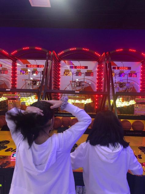 Arcade Friends Aesthetic, Friends Playing Video Games Aesthetic, Arcade With Friends, Arcade Pics, Basketball Friends, Hoodie Photoshoot, Fair Pictures, South Korea Photography, Dream Dates