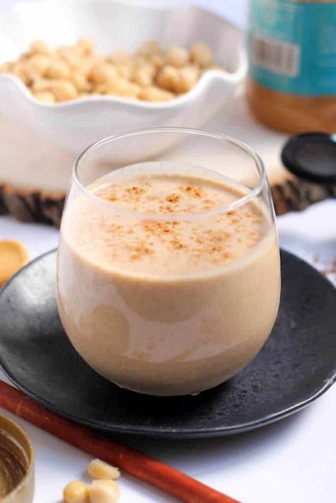 Snickerdoodle Chickpea Smoothie - Hummusapien Chickpea Smoothie, Healthy High Protein Smoothies, Snickerdoodle Cookie, High Protein Smoothies, Protein Smoothies, Breakfast Low Carb, Shake Diet, Overnight Oat, Creamy Smoothies