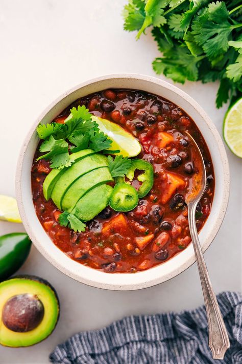 Sweet Potato Chili Chipotle Sweet Potato Chili, Sweet Potato Vegan Chili, Sweet Potato And Black Bean Chili, Sweet Potato Chili Instant Pot, Sweet Potato Chili Crockpot, Chili With Sweet Potato, Bean And Sweet Potato Chili, Black Bean Sweet Potato Chili, Different Chili Recipe