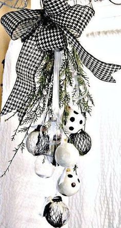 Black And White Christmas Decorations, Winter Porch Decorations, To Fall, White Christmas Decorations, Christmas Black And White, Images Of Christmas, Black Christmas Decorations, Handcrafted Christmas Ornaments, Black And White Christmas