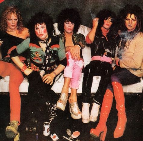 New York Dolls Band, Punk Editorial, Hollywood Babylon, New York Dolls, Glam Rock Style, Music Obsession, 70s Glamour, Glam Punk, Johnny Thunders