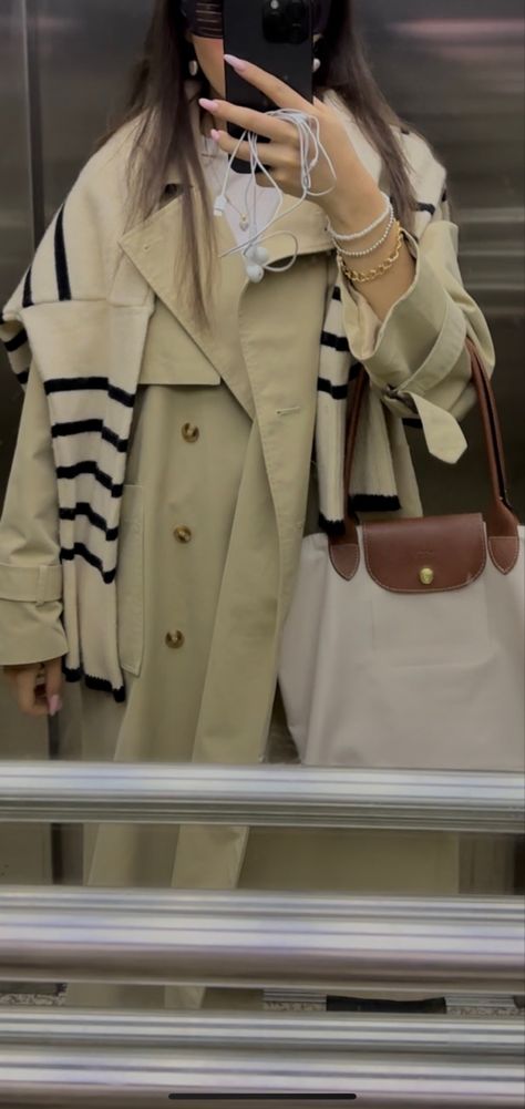 Le Pliage Outfit, Beige Bag Outfit, Longchamp Le Pliage Outfit, Longchamp Style, Law School Student, Longchamp Outfit, Birkenstock Outfit, Longchamp Bag, Beige Outfit