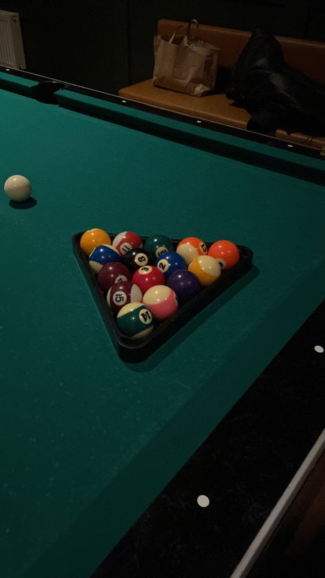 Snooker Aesthetic, Billiards Aesthetic, Dinner Date Aesthetic, Night Club Aesthetic, Snooker Cue, Snooker Table, Sink Or Swim, Photo Recreation, Poker Night