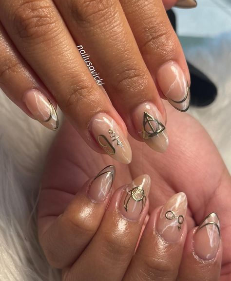 Harry Potter but keep it ✨classy✨ . . BIAB, level lll nail art . . #nails #nailusa #nailart #naildesign #nailsofinstagram #naildesigns #nailsoftheday #naildesignsideas #gel #gelnails #raleigh #durham #raleighnails #trend #trendynails #BIAB #springnails #BIABnails #harrypotter #harrypotternails Universal Inspired Nails, Harry Potter Bails, Halloween Nails Harry Potter, Harry Potter Themed Nails Simple, Harry Potter Nails Aesthetic, Harry Potter Wedding Nails For Bride, Nail Ideas Harry Potter, Harry Potter Acrylic Nails Gryffindor, Harry Potter Almond Nails