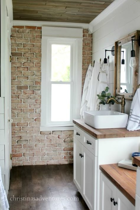 Farmhouse Bathroom Remodel, Rustic Farmhouse Bathroom, Farmhouse Bathroom Decor Ideas, Farmhouse Bathroom Design, Farmhouse Bathroom Vanity, Bad Inspiration, Modern Farmhouse Bathroom, Butcher Block Countertops, Brick Walls