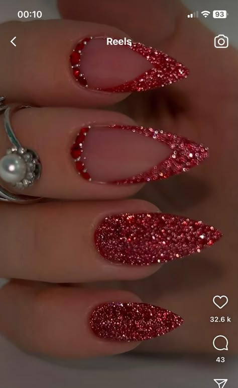 Red And Sparkle Nails, Crveni Nokti, Christmas Nails Red Glitter, Red Sparkly Christmas Nails, Xmas Nails Red, Red Glitter Christmas Nails, Elegant Red Nails, Glitter Red Nails, Red Sparkle Nails