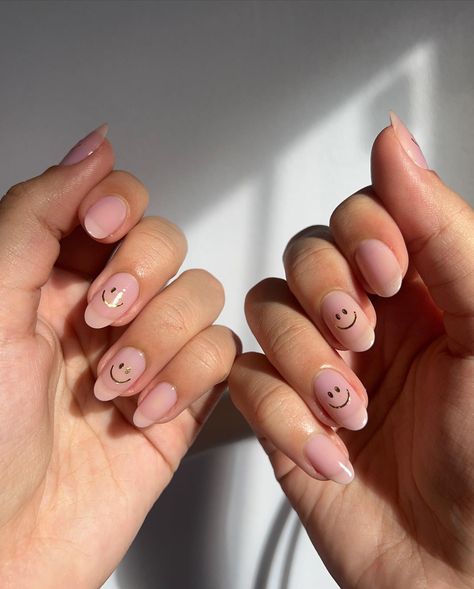 Smiley Face Nail Designs, Face Nail Designs, Smile Nails, Best Summer Nails, Summer Nails Almond, Star Nail Designs, Summer Nail Colors, Natural Nail Designs, Nail Art Pictures