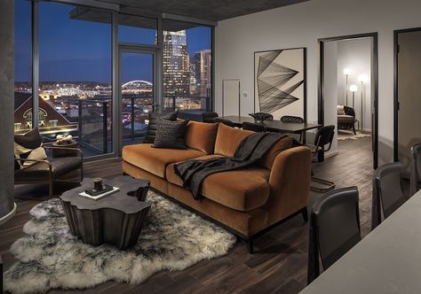 Nashville high rise luxury apartment by Jules Wilson Design Studio Highrise Apartment Decor, High Rise Apartment Decor, Highrise Apartment, Luxury Apartment Decor, High Rise Apartment, Luxury Studio Apartments, Luxury Apartments Interior, Luxury High Rise, Condo Living Room