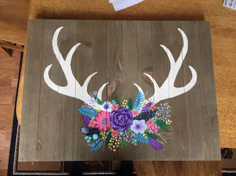 Deer antlers with flowers painting Autumn Chalkboard, Ideas Painting Canvas, Horn Ideas, Flowers Painting Acrylic, Deer Pics, Desert Skull, Painted Deer Skulls, Wall Wrap, Painted Skulls