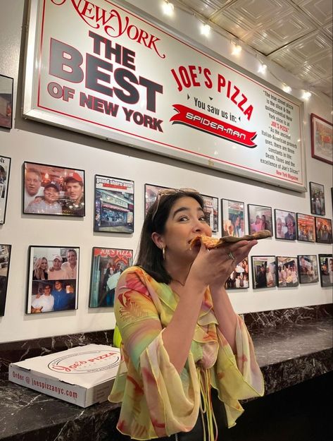 Nyc Pizza Photoshoot, Pizza New York Aesthetic, Joe's Pizza New York, Nyc Pizza Aesthetic, New York Pizza Aesthetic, Pizza Photoshoot Ideas, Nyc Instagram Pictures, Pizza Photoshoot, Joes Pizza