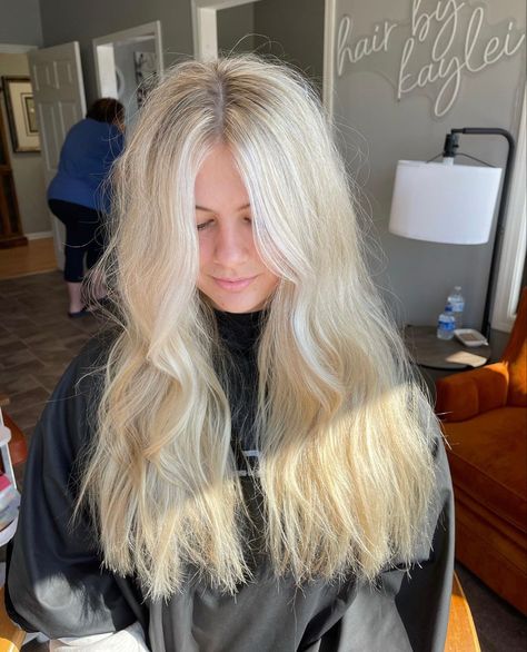 Summer Blonde With Shadow Root, Platinum Blonde Highlights With Money Piece, Hair Down Aesthetic, Bright Yellow Blonde Hair, Creamy Platinum Blonde Hair, Pure Blonde Hair, Lived In Platinum Blonde, Bleach And Tone Hair, Platinum Blonde Hair With Shadow Root