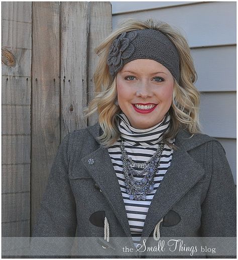 How to wear a knitted ear warmer! @Crystal Lybrink How To Wear Headbands, Small Things Blog, Headband Ear Warmer, Winter Headbands, Ponytail Styles, Ear Warmer, Shoulder Length Hair, Long Hair Cuts, Ear Warmers