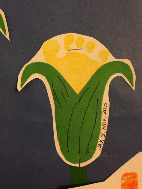 Footprint Corn Corn Feet Craft, Corn Footprint Craft, Corn On The Cob Footprint Art, Corn Infant Art, Corn Craft For Toddlers, Down On The Farm Crafts For Infants, Fall Harvest Infant Art, Harvest Footprint Art, Yellow Crafts For Infants