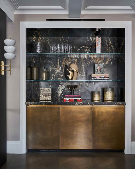 Designer Michelle Gerson Creates a Dream Home for an NYC Family Michelle Gerson Interiors, Bar Shelf Ideas, Home Bar Rooms, Modern Home Bar, Bar In Casa, Bar Interior Design, Built In Bar, New York City Apartment, Home Bar Designs