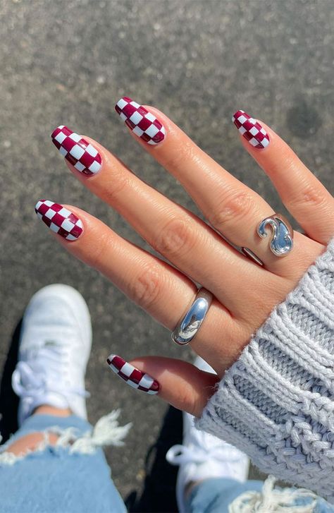 burgundy checkered nails, checkered nails, summer nails, fall nails 2022, nail trends 2022 Red And White Nails, Checkered Nails, Plaid Nails, White Nail Art, Fall Nail, Fall Nail Designs, Square Nails, Fall Nails, Trendy Nails