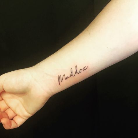 Middle Name Tattoo Ideas, Maddox Name Tattoo, Name Tattoo Aesthetic, Baby Name Tattoos For Moms Sons, Sons Name Tattoo Ideas For Men, Tattoo For Nephew, Son Name Tattoo, S Name Tattoo, Kids Name Tattoo Ideas Mothers