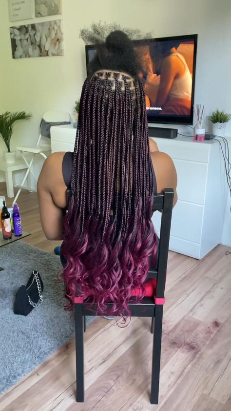 Elegant Twists: Unique Twisted Braid Hairstyles Spanish Curl Braids, Braids Burgundy, Twisted Braid Hairstyles, Braid Hairstyle Ideas, Bts Hairstyle, Burgundy Box Braids, Curl Braids, Small Knotless, Twisted Braid