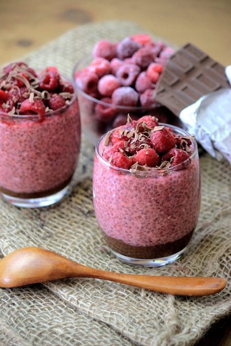 My PCOS Kitchen - Paleo Chocolate Raspberry Chia Parfait - These low carb chia puddings are topped over some homemade sugar-free nutella and fresh strawberries. Protein Chia Pudding, Sugar Free Nutella, Chia Parfait, Chia Pudding Recipes, Chocolate Hazelnut Spread, Paleo Chocolate, Low Carb Chocolate, Sugar Free Chocolate, Fresh Strawberries