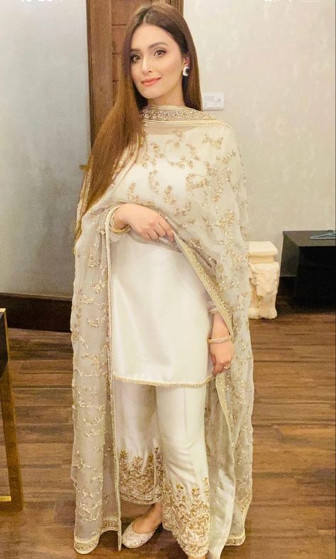 Minimalist Dress, Dress Minimalist, Pakistani Wedding Outfits, Crochet Cable, Net Dress, Pakistani Fancy Dresses, Pakistani Dresses Casual, Pakistani Fashion Party Wear, Beautiful Pakistani Dresses