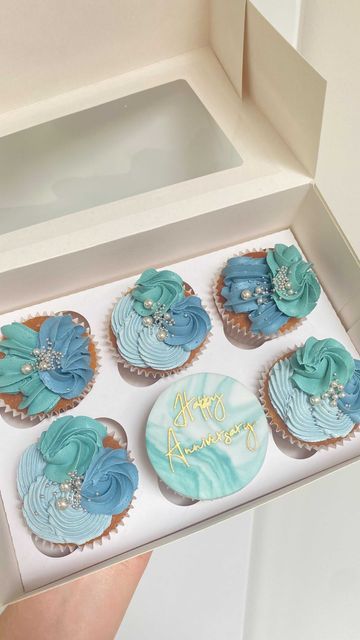 Ellie on Instagram: "Quick reel of these cute anniversary cupcakes!!✨ Nozzles: Wilton 1M Wilton 2D Wilton 4B #cupcakes #vanillacupcakes #reels #decorating #cupcakesofinstagram #cupcakedecorating #fyp #buttercreamfrosting #buttercream #aniversarycupcakes #blue #bluecupcakes #sprinkles #birthdaycake #reelsinstagram #vanilla" Cupcake Nozzle, Wilton 2d, Wilton 1m, Anniversary Cupcakes, Blue Cupcakes, Vanilla Cupcakes, Buttercream Frosting, Nozzles, Cupcakes Decoration