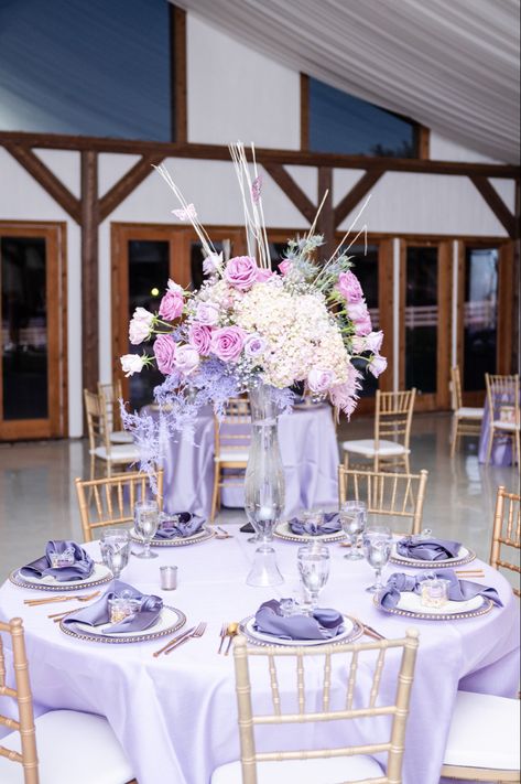 White And Violet Wedding, Light Purple Theme, Purple Theme Wedding, Wedding Expo Booth, Lilac Wedding Themes, Wedding Table Placement, Grad Decor, Lavender Wedding Theme, Table Placement