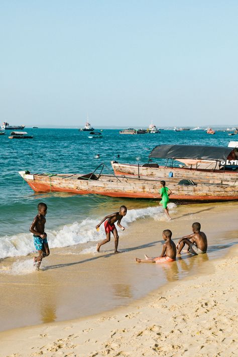 Zanzibar Culture, Zanzibar Photo Ideas, African Culture Aesthetic, African Islands, Zanzibar Photography, Zanzibar Food, Jambiani Zanzibar, Tanzania Beach, Zanzibar Aesthetic