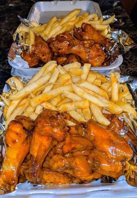 Junk Food Cravings Dinner, Junk Food Cravings Recipes, Sleepover Food Dinner, Food Black People, Black People Food Recipes, Fast Food Lunch, Junk Food Cravings, Bbq Appetizers, Animated Clothes