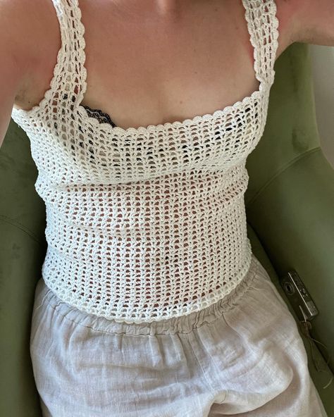 Crochet from Lisbon Xx Scoop Neck Crochet Top, Crocheting Clothing, Crochet Projects Clothing, Crochet White, Crochet T Shirt, Crochet Inspo, Summer Knitting Projects, Crochet T Shirts, Crochet Fashion Patterns