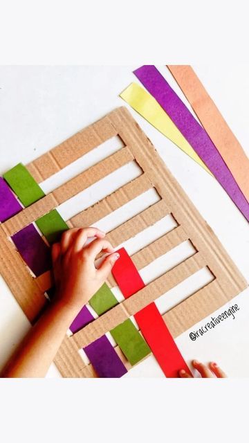 Coordination Activities, Weaving Diy, Preschool Fine Motor Activities, Diy Mom, Baby Recipes, Pattern Activities, Montessori Toddler Activities, Cardboard Frame, Fine Motor Skills Activities