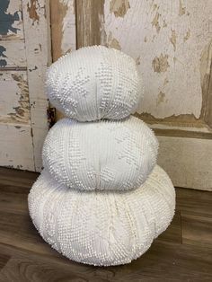 Chinelle Crafts Diy, Snowman Popcorn, Snowman Hat Diy, Cloth Snowman, Chenille Snowman, Fabric Snowman, Stuffed Snowman, Diy Snowman Decorations, Pumpkins Diy