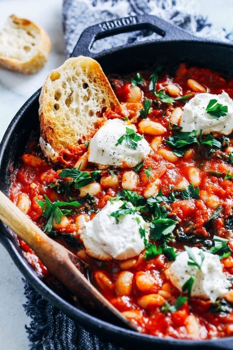 One-Pot Vegan White Bean Shakshuka- perfect for an easy weeknight meal, this vegan shakshuka only takes 30 minutes to make and is bursting with nutrients and flavor! #vegan #plantbased #easydinner #weeknightmeal #healthyrecipes #wfpb White Bean Shakshuka, Vegan Shakshuka, Bean Food, Lots Of Food, White Bean, Easy Weeknight, Easy Weeknight Meals, White Beans, Vegan Dinners