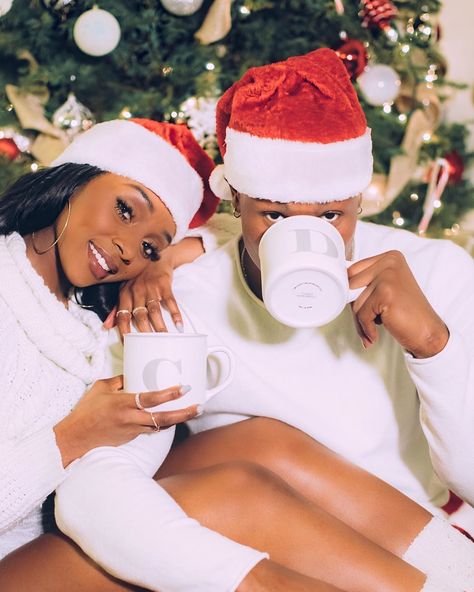 Christmas Photo Shoot Poses, Couple Christmas Pictures Poses, Christmas Photoshoot Couples Black, Black Couple Holiday Photoshoot, Cute Christmas Pictures For Black Couples, Duke Ihenacho, Couples Christmas Pictures At Home, At Home Christmas Photoshoot Couple, Black Couple Christmas Pictures