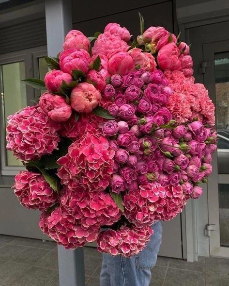 Big Flower Bouquet, Flower Bouquet Spring, Rose Bouquet Pink, Flowers Peonies, Boquette Flowers, Nothing But Flowers, Peonies Bouquet, Flower Therapy, No Rain