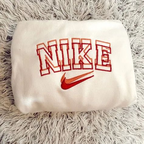 Embroidery Crewneck, Vintage Nike Sweatshirt, Cute Nike Outfits, Matching Hoodies, Nike Crewneck, Cute Couple Outfits, Embroidery Hoodie, Cute Shirt Designs, Nike Pullover