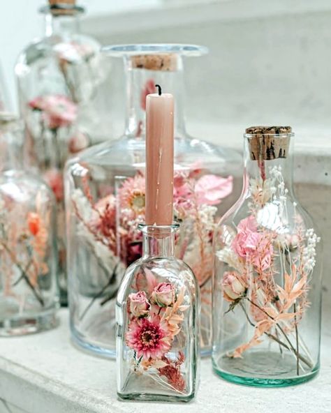 Vases With Flowers, Deco Champetre, Bridal Shower Diy, Diy Bridal, Glass Vases, Wedding Cake Designs, Bottle Crafts, Wedding Shower, Cake Designs