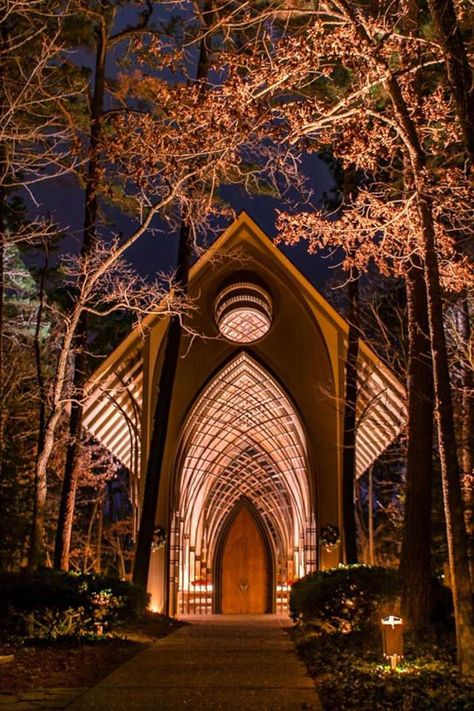 Mildred B. Cooper Memorial Chapel, Bella Vista, Arkansas Wedding Reception Venue Ideas, Chapel In The Woods, Thorncrown Chapel, Architecture Cool, Glass Chapel, Arkansas Travel, Country Church, Wooden Bookcase, Old Churches