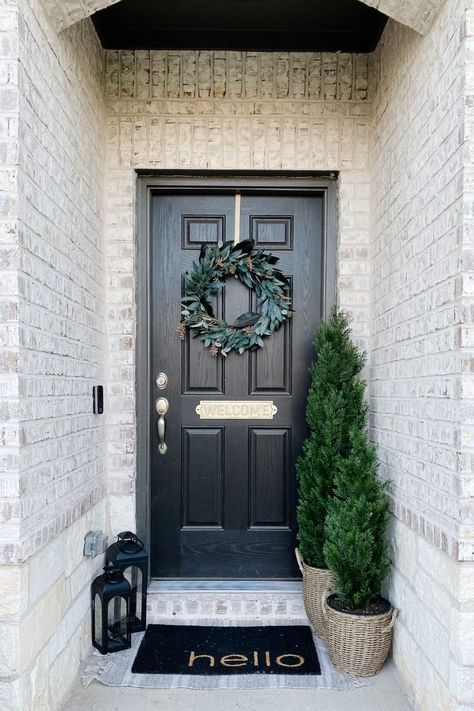 Fromt Porch Ideas, Front Door Decor Ideas Entrance, Long Front Porch Decorating Ideas, Front Porch Decorating Ideas Summer, Front Porch Decoration Ideas, Small Front Porch Ideas Entrance, Long Front Porch, Decoration Front Porch, Modern Front Porch Decor