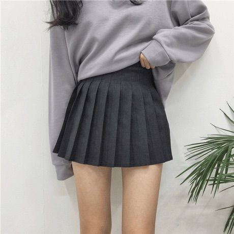 Moda Ulzzang, Korean Fashion Ideas, Rok Mini, Korean Fashion Outfits, Shorts Skirt, Black Pleated Skirt, Y2k Aesthetic Outfits, Korean Fashion Trends, Korea Fashion