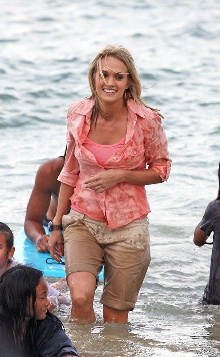 [PHOTOS] Carrie Underwood Pictures — See Her Sexy & Stylish Looks - Hollywood Life Carrie Underwood Bathing Suit, Muskogee Oklahoma, Carrie Underwood Pictures, Carrie Underwood Style, Tia Carrere, Longview Texas, Bridget Moynahan, Black Fringe Dress, Soul Surfer