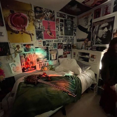 Room With A Bunch Of Posters, Grunge Bedroom Small Room, Cool Room With Posters, Room Filled With Posters, Small Room Ideas Grunge, Band Poster Bedroom, Rooms With Posters Aesthetic, Posters On Ceiling Bedrooms, Room With A Lot Of Posters