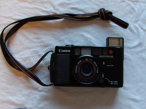 Canon Af35m, Canon Film Camera, Film Camera Photography, Canon Digital Camera, Diamond Bracelet Design, Retro Gadgets, Old Cameras, Camera Canon, Photography Vintage