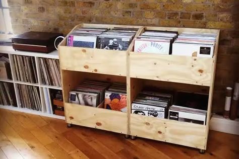 Diy Vinyl Record, Vinyl Record Storage Diy, Vinyl Record Room, Diy Record, Best Vinyl Records, Vinyl Record Stand, Pallet Tv Stands, Record Room, Lp Storage