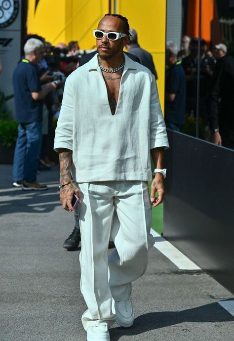 Lewis Hamilton Style, Rave Outfit Men, Lounge Wear Ideas, Hamilton Outfits, Casual Sporty Outfits, France Outfits, Minimalist Fashion Men, Mode Kimono, Black Men Street Fashion