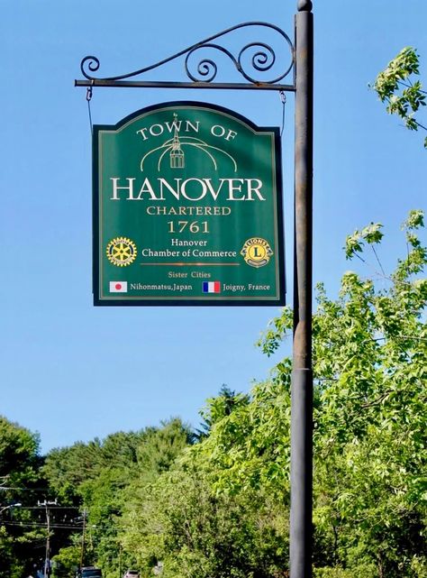 sign marking the town of Hanover NH Dartmouth College, Road Trip Europe, College Town, College Fun, Best Places To Visit, Small Town, New Hampshire, Weekend Getaways, Hampshire