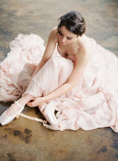 Ballet Editorial — Lindsey Stewart Photography Editorial Blush, Ballet Editorial, Ballet Dancer Photography, Dance Editorial, Ballerina Bride, Ballet Photography Poses, Aesthetic Project, Dance Portraits, Ballet Wedding