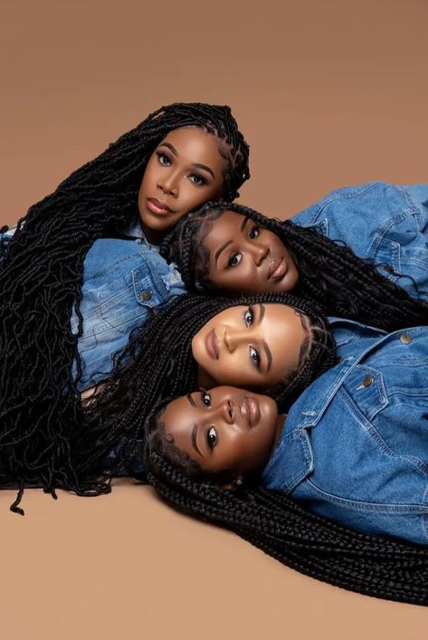 Hair Braider Photoshoot, Creative Hair Photoshoot Ideas Weave, Braided Hair Photoshoot, Braided Hair Photoshoot Ideas, Hair Photoshoot Ideas Black Women, Braids Photoshoot Ideas Black Women, Braids Shoot Ideas Photoshoot, Hair Business Photoshoot Ideas Braids, Braider Photoshoot Ideas