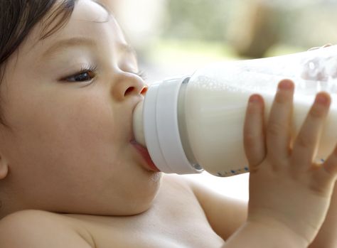 Learn about how to transition your child from an infant formula to whole cow's milk so that she continues to get enough calcium in her diet. Weaning From Bottle, Dental Decay, Development Milestones, Baby Drinks, Do Baby, Baby Eating, Gifts For Photographers, Baby Milk, Baby Formula