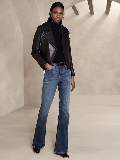 Saw this on Banana Republic: Boot Cut Jeans Outfit, Trouser Jeans Outfit, Flare Jeans Winter, Flare Outfits, Bootcut Jeans Outfit, Jeans Outfit For Work, Flare Jeans Outfit, York Christmas, Black Flare Jeans