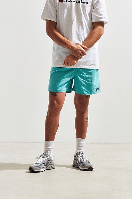 Patagonia Baggies Short Mens Patagonia Shorts Outfit, Man Short Pants Outfit, Patagonia Outfit Mens Summer, Men Short Pants Outfit, Patagonia Baggies Outfit Men, Patagonia Shorts Outfit, Patagonia Baggies Outfit, Patagonia Outfit Mens, Short Pants Outfit Men